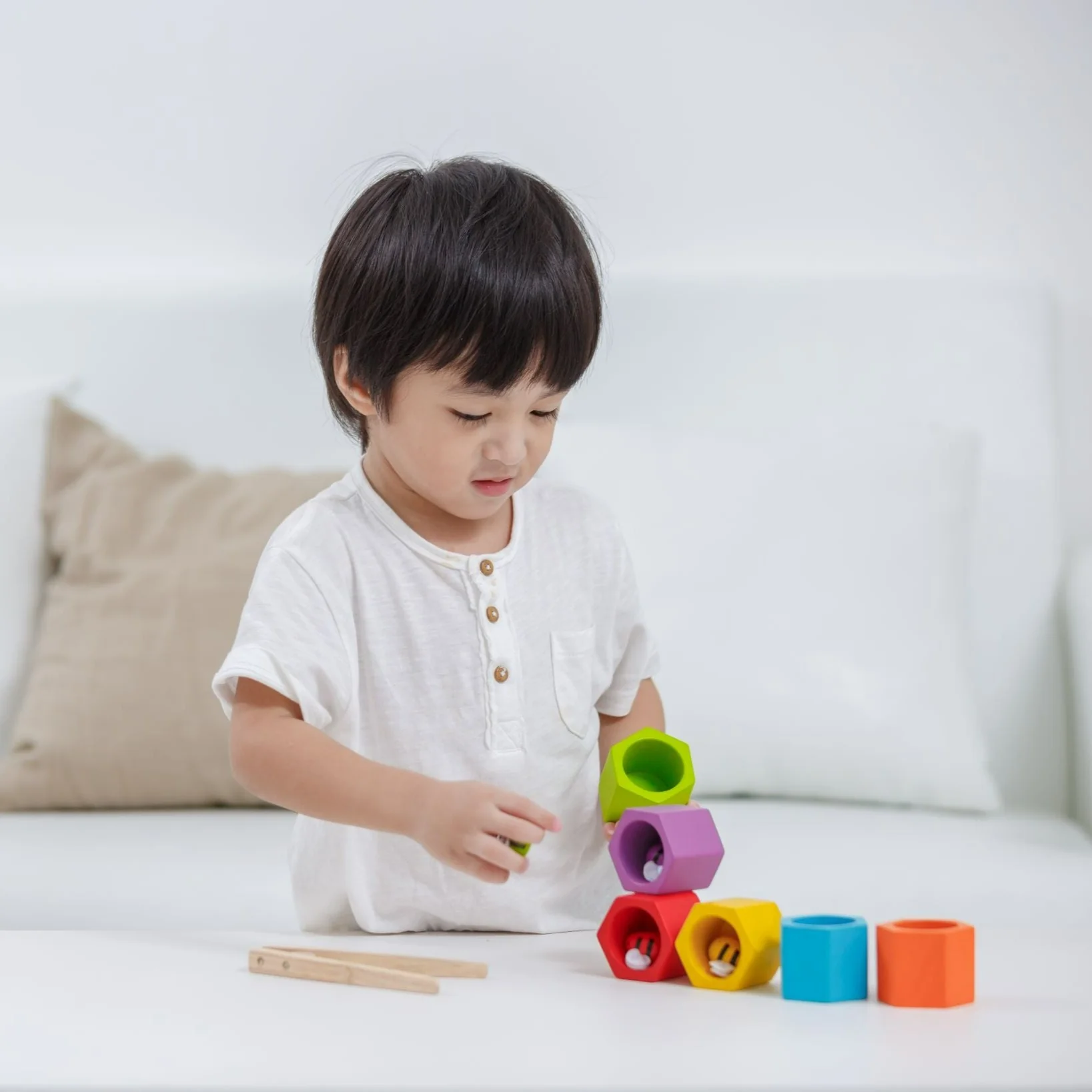 PlanToys Sorting Beehives - Image 4